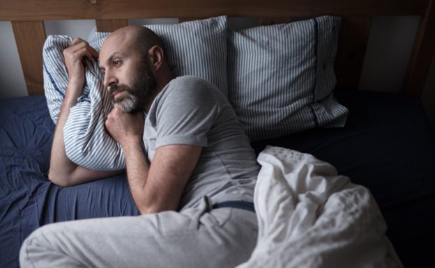 換新棉被後呼吸困難送醫,英國男子患罕見「羽絨被肺」