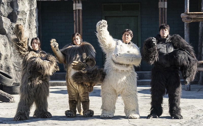 工讀生出來！《超「人」氣動物園》安宰弘、姜素拉下海扮動物拯救動物園