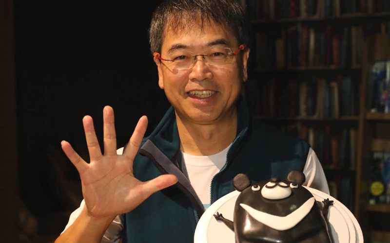 麥覺明衝14樓收「熊吉拉蛋糕」！生日許願《黑熊來了》票房長紅