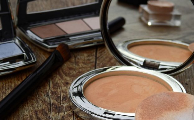 不曾清洗、超過有效期限,英研究發現 9 成開封化妝品都成細菌溫床