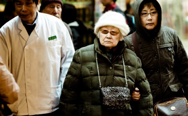 人口丕變!未來 10 年 8 億人成銀髮族,最老國家是中國