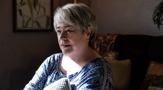 《李察朱威爾事件》凱西貝茲動人詮釋一位母親的獨白