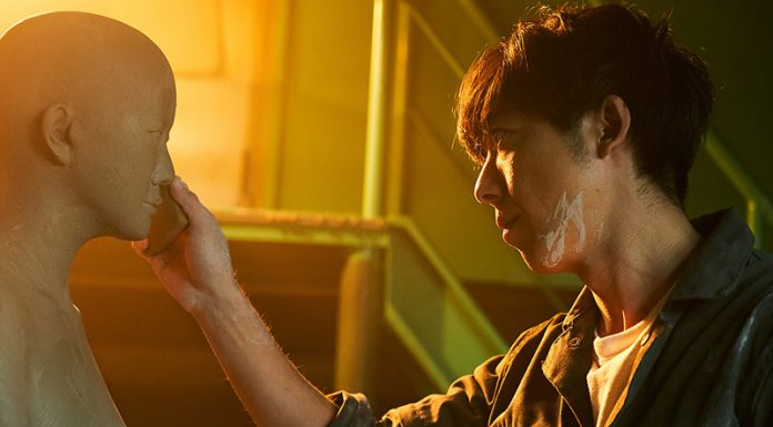 高橋一生為《愛情人形》進情趣娃娃工廠見習