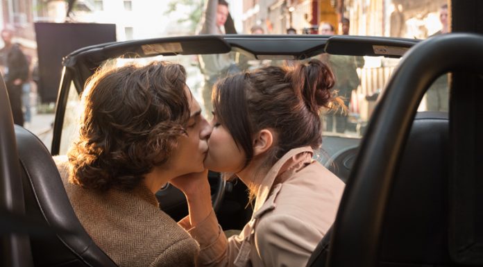 《雨天.紐約》「小天后」賽琳娜激吻提摩西夏勒梅