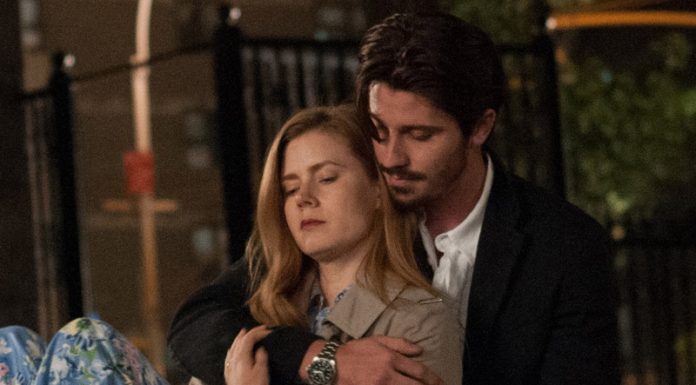 陪伴因疫情被迫隔離的孩子!艾美亞當斯開IG念故事做公益