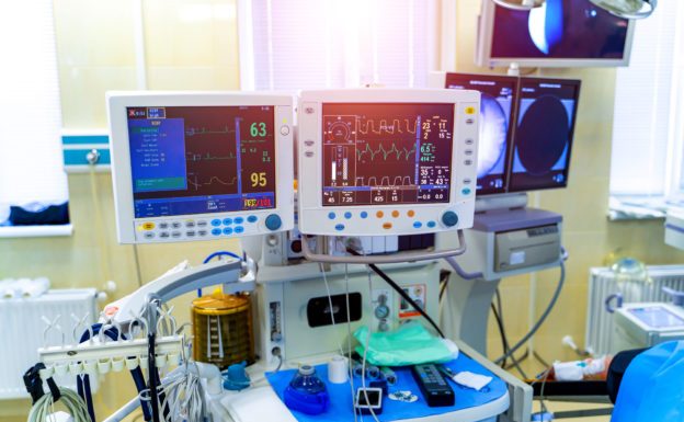 紐約醫護數據顯示,靠呼吸器維生的武肺患者死亡率近 9 成