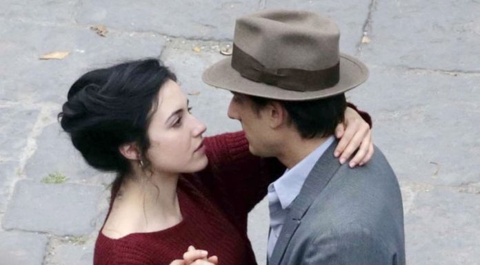 馬林內利圈粉西西里女星《馬丁伊登》4.01如期登台上映